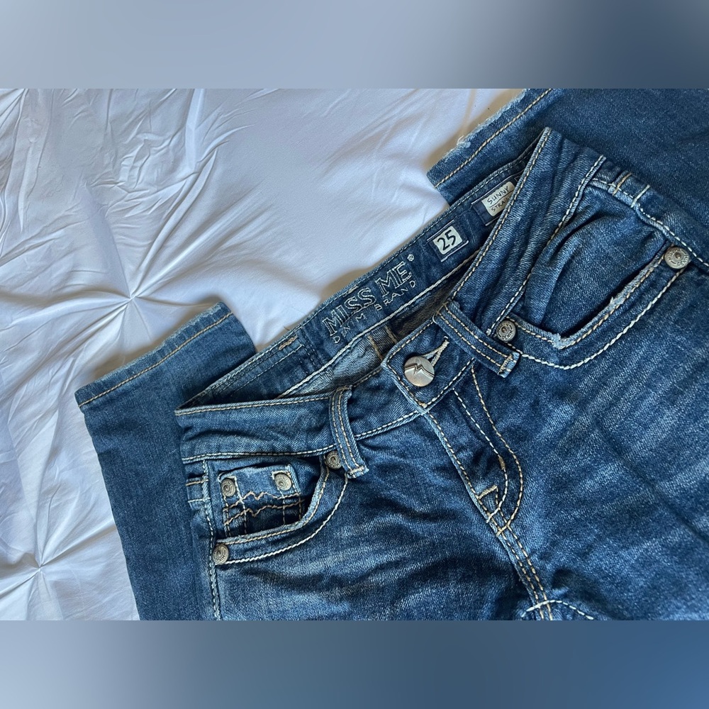 Miss Me Women's low rise Classic Blue straight/skinny jeans